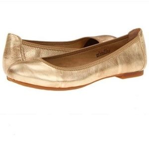 Born Julianne Gold Flat